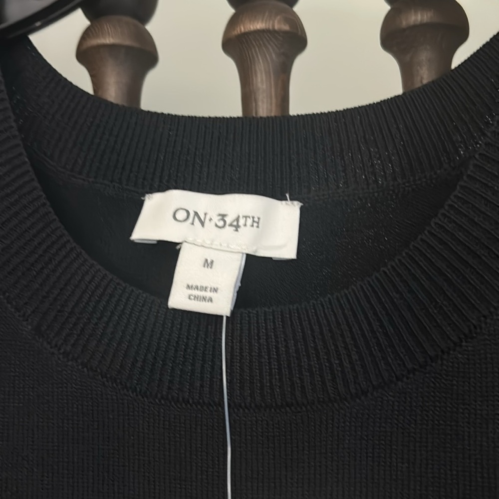 Black Sleeveless Sliming Sweater Top No Wrinkle Travelers Top Medium NEW! - Picture 2 of 5